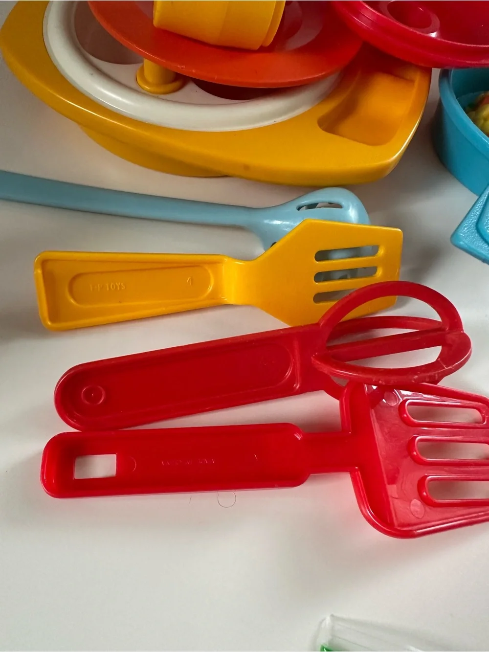 Fisher-Price Vintage Toy Dish Set Plate Cups Pots Utensils Salt Pepper Play 80’s